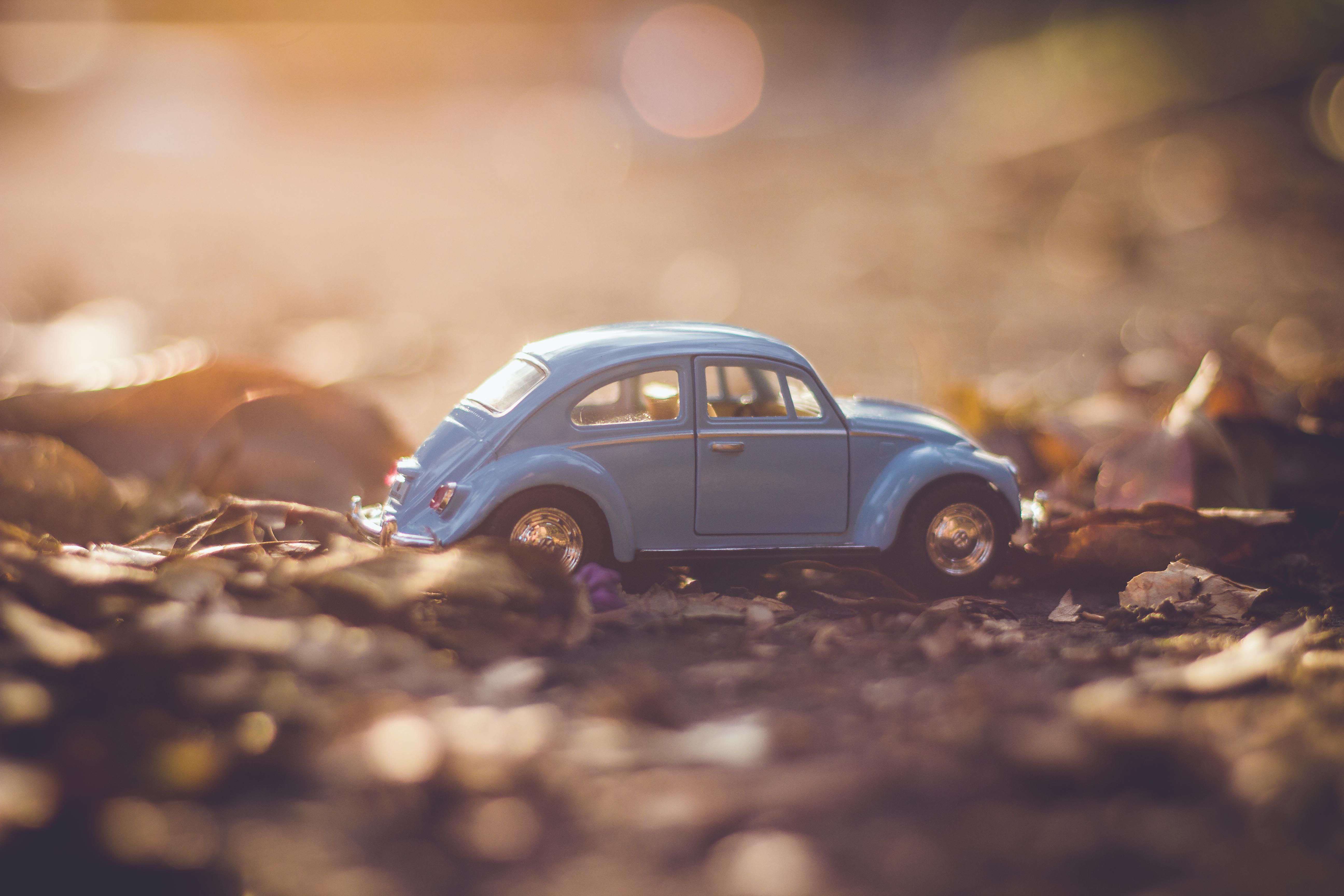 blue-volkswagen-beetle-die-cast-1522185