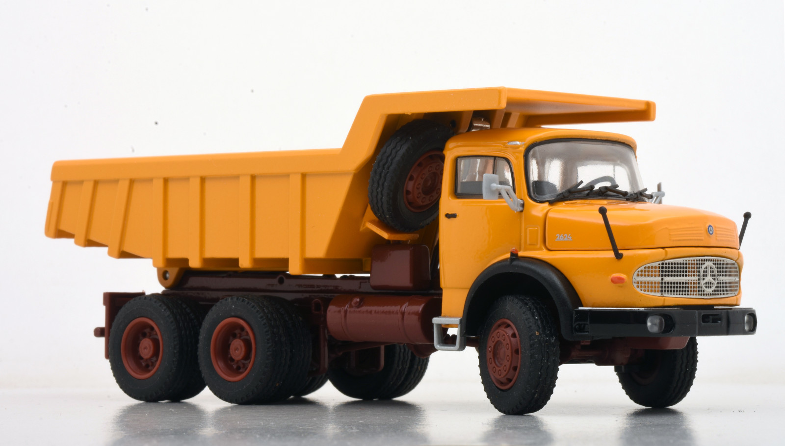Mercedes LAK 2624 - NAMAC en Auto in Miniatuur - NAMAC en AIM