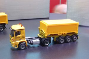 187 Herpa Bouwafval-container op transpoprt