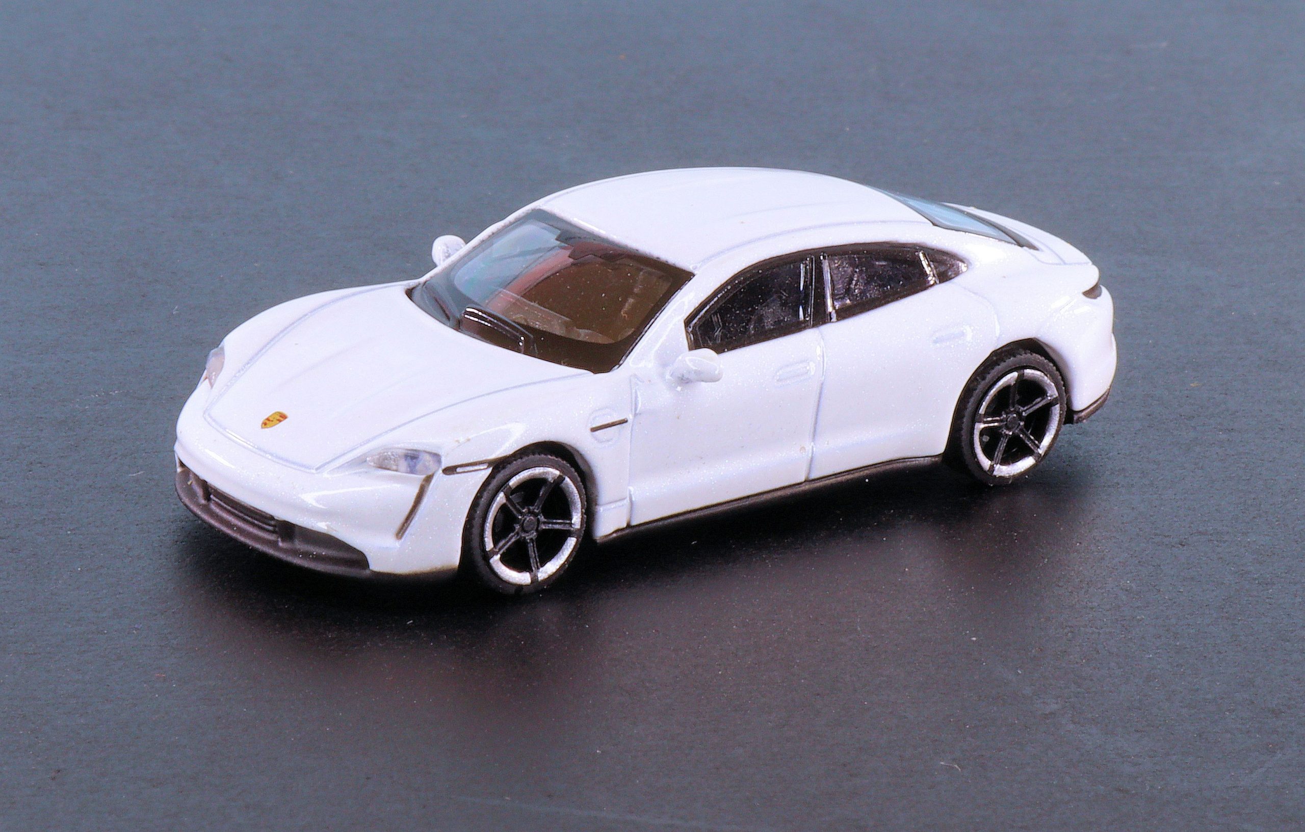 Porsche Taycan, Schuco
