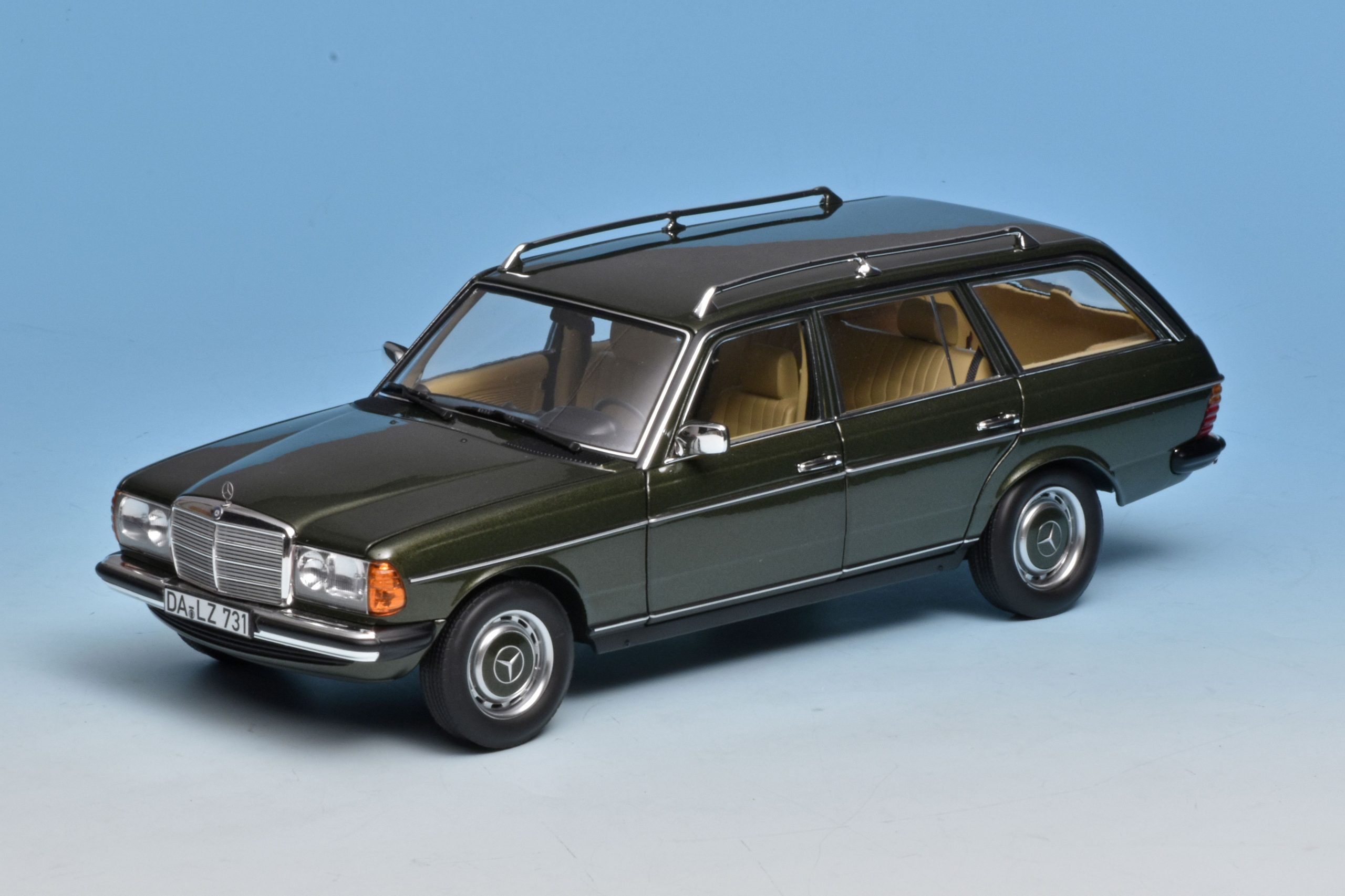 Mercedes-Benz 230T 1982, Norev