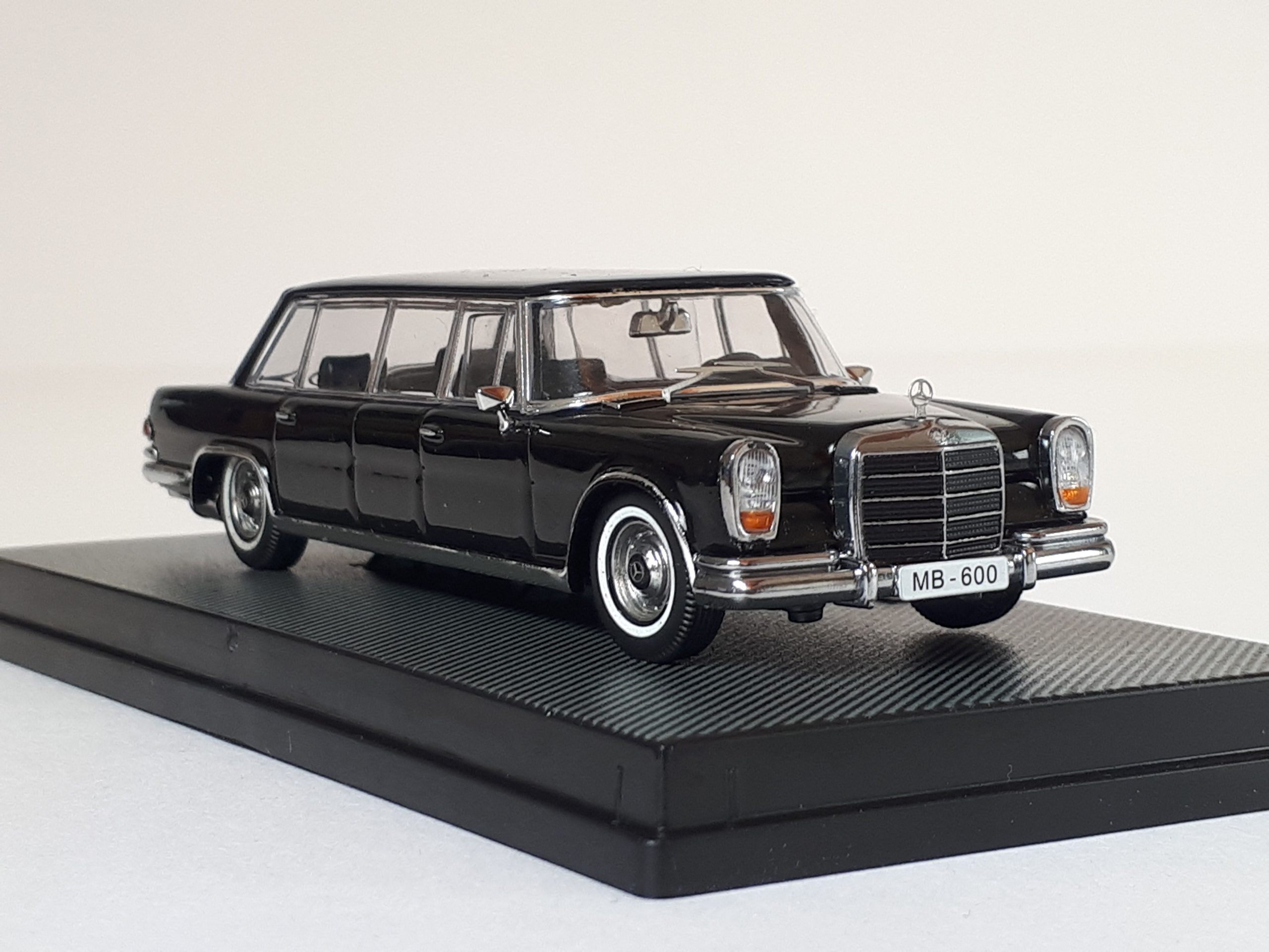 Mercedes-Benz 600 Pullman, Triple9 Collection, 1:64
