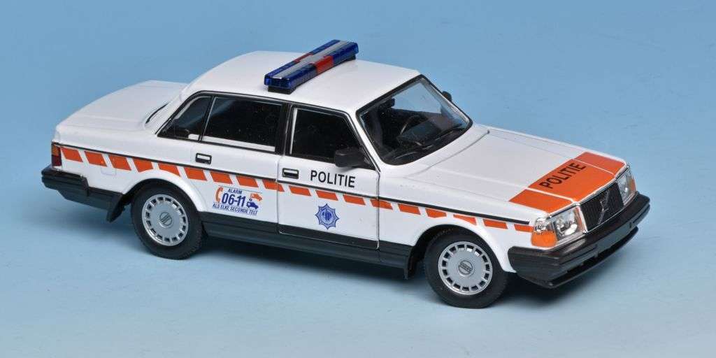 24welly Volvo 240 GL Politie Nederland 1986 3