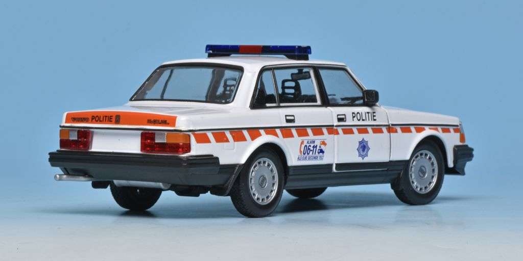 24welly Volvo 240 GL Politie Nederland 1986 4
