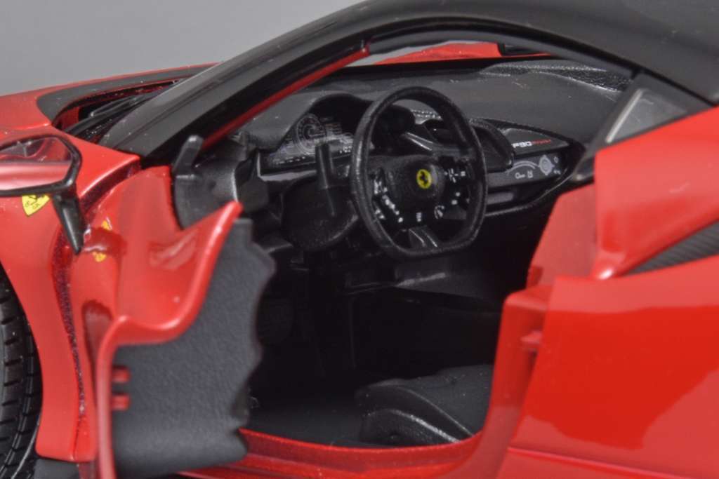 118 BBurago Ferrari SF90 Stradale 2020 interieur