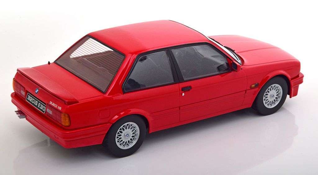 118 KK Scale BMW 320i E30 Italo M3 1989 achter