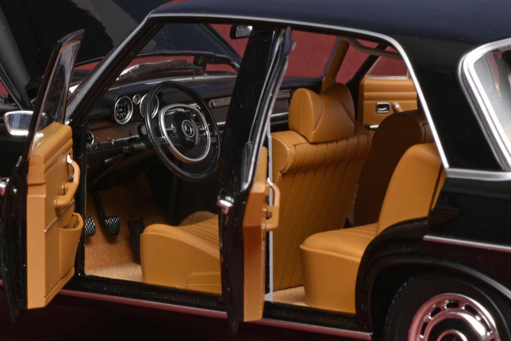 118 Norev Mercedes Benz 280SE 1968 interieur