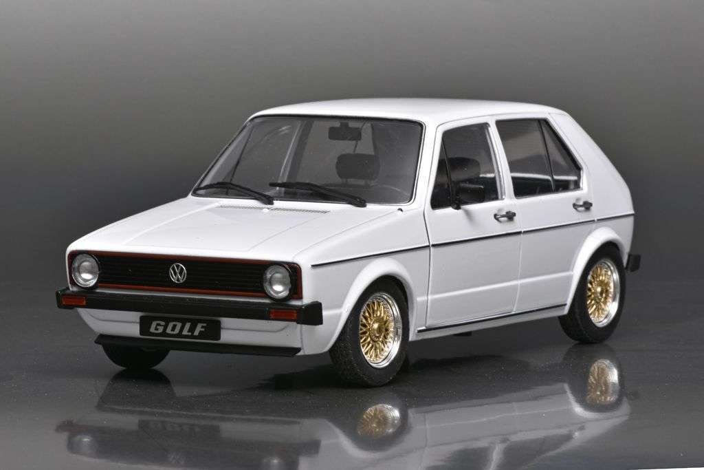 118 Solido Volkswagen Golf 1 L Custom laag 118 Solido Volkswagen Golf 1 L Custom laag