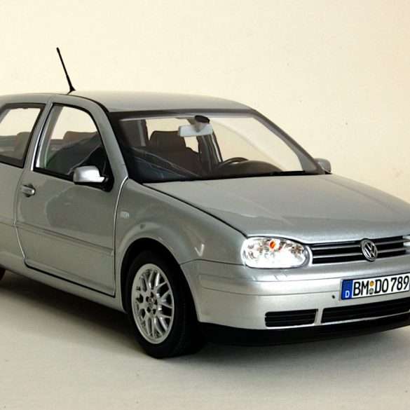 118 Norev Volkswagen Golf IV GTI