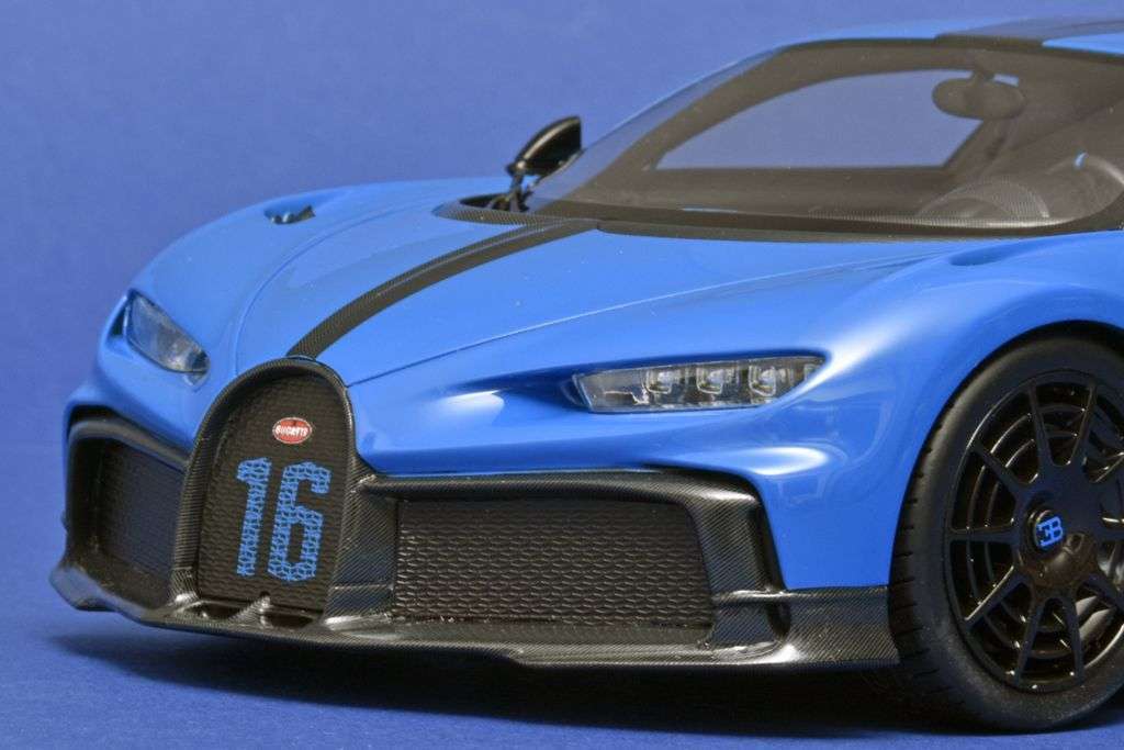 118 TSM Bugatti Chiron Pur Sport 2020 closeup neus