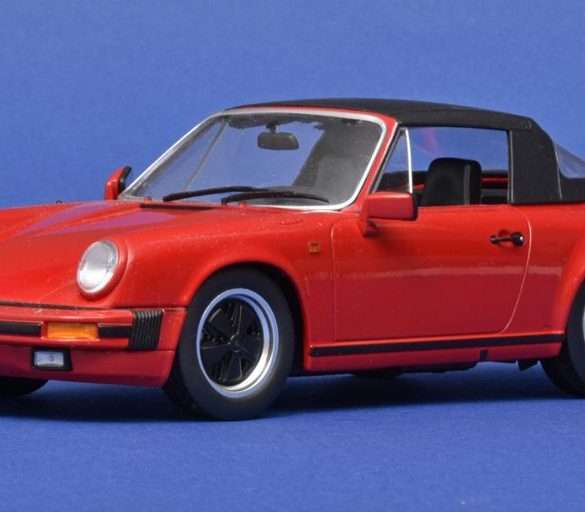 18KK scale Porsche 911 SC 1983 1