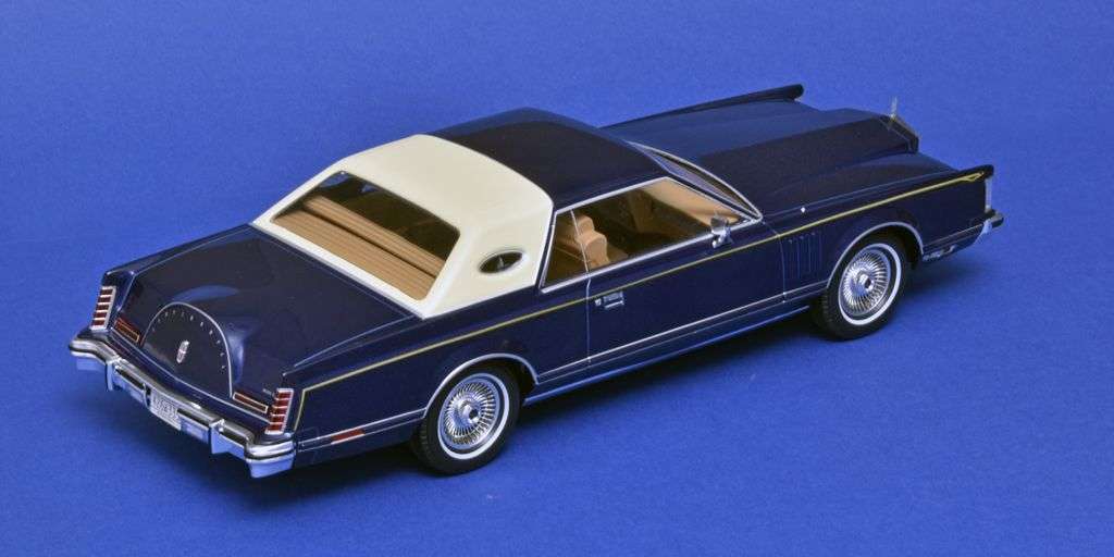 18MCG Lincoln MKV 1977 2