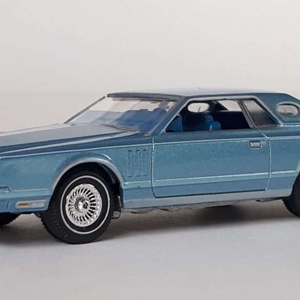 164 Auto World Lincoln Continental Mark V 1