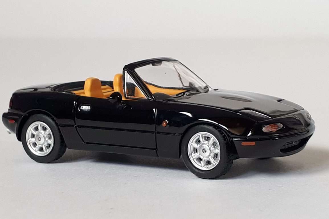 164 Hobby Japan Eunos Roadster 1