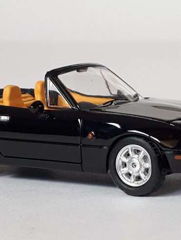 164 Hobby Japan Eunos Roadster 1