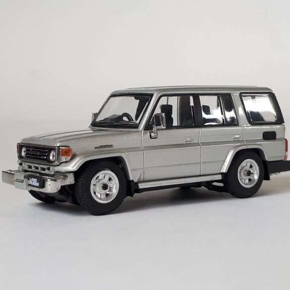 164 Hobby Japan Toyota Land Cruiser ZX 1