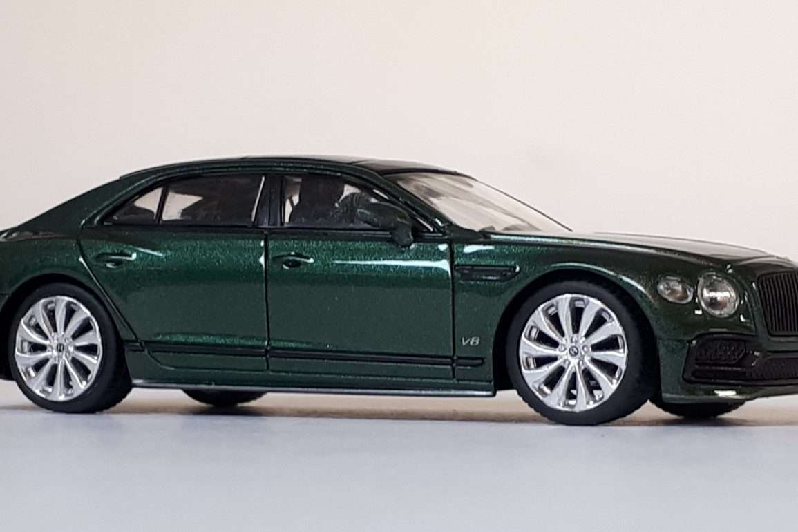 164 Mini GT Bentley Flying Spur 1