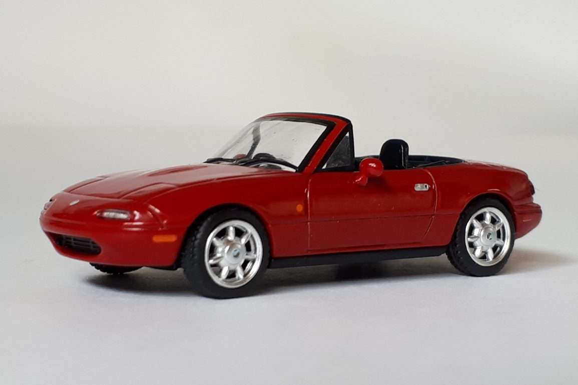 164 Mini GT Eunos Roadster 1