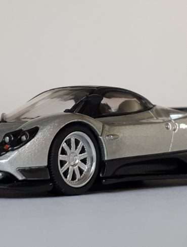 164 Mini GT Pagani Zonda F 1
