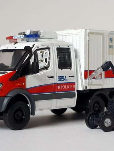 176 Tiny Mercedes Benz Sprinter 6x6 1