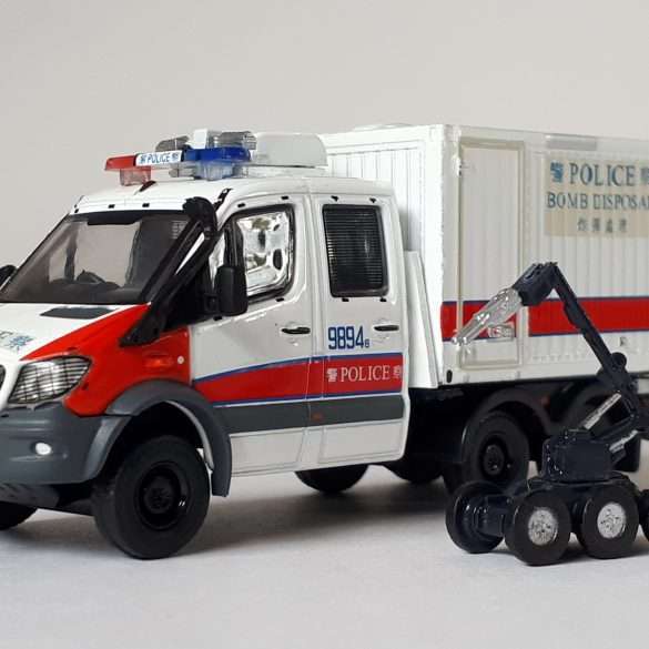 176 Tiny Mercedes Benz Sprinter 6x6 1