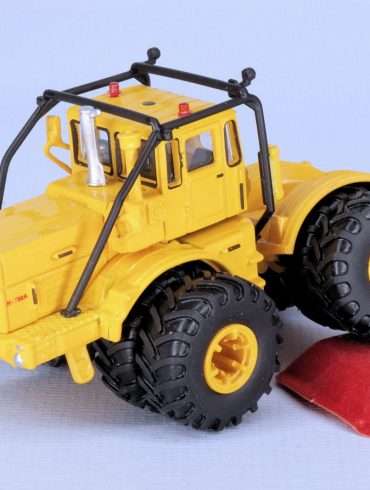 187 Schuco Kirovets 8wiel