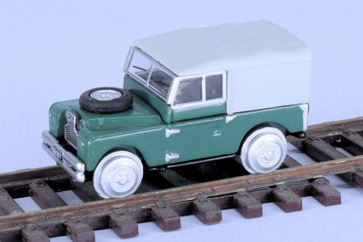 187 Schuco Land Rover rail