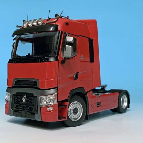 32MarGe Renault T Series 2022 1