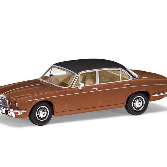 43Vanguards daimler double six caramel va13900 1