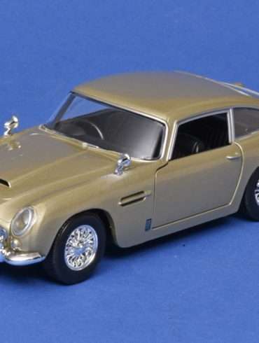 24MotorM Aston Martin DB5 3