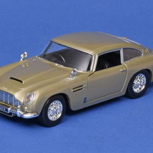24MotorM Aston Martin DB5 3