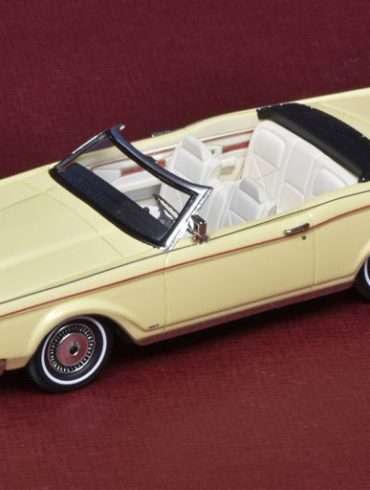 43GIM Lincoln Continental Mark III conv 1971 2