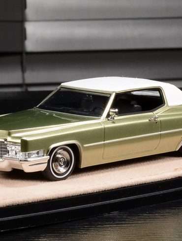 43Stamp CadillacCoupeDeville 1969 Gold STM69603 1