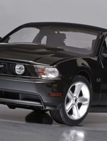 118 Greenlight Ford Mustang GT 5.0 2011