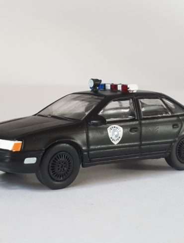 164 GreenLight Ford Taurus LX 1