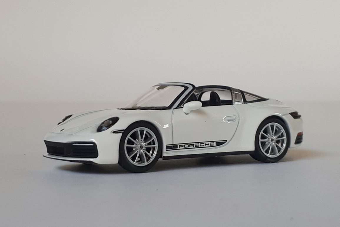 164 MiniGT Porsche 911 Targa 4S 1