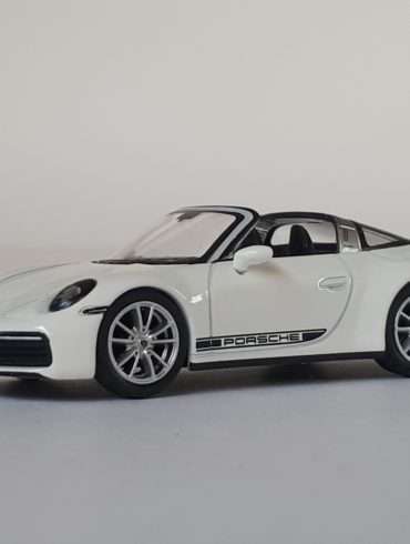 164 MiniGT Porsche 911 Targa 4S 1