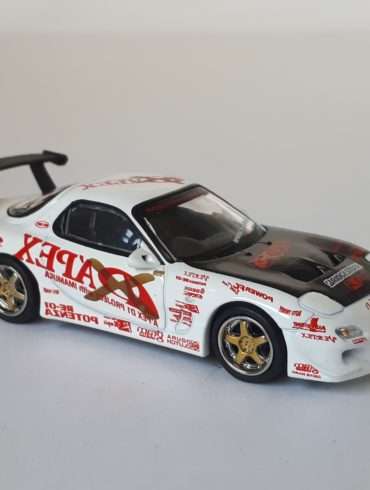 164 Tarmac Works Mazda RX 7 1