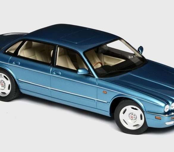 18Cult Jaguar XJR X300 1995 2
