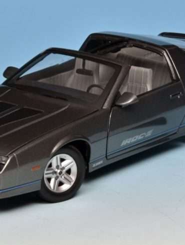 18SunStar Chevrolet Camaro IROC Z 1985 1