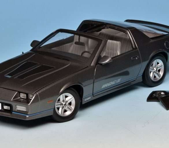 18SunStar Chevrolet Camaro IROC Z 1985 1