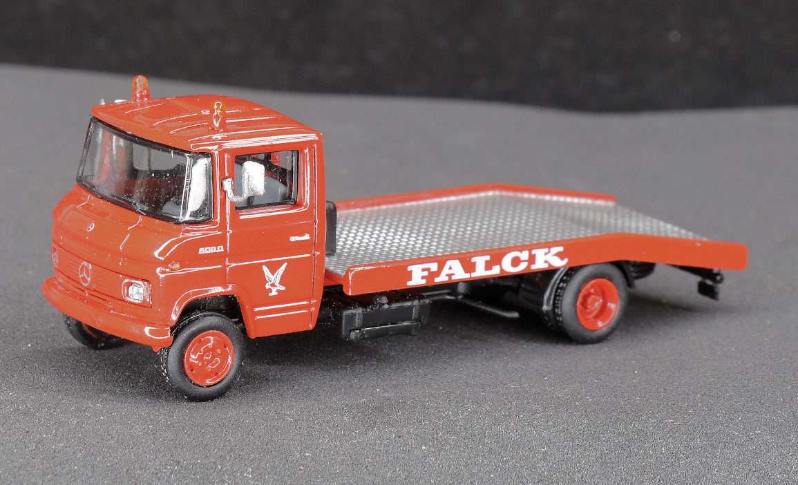 187 Brekina Mercedes Benz T2 L608D Falck