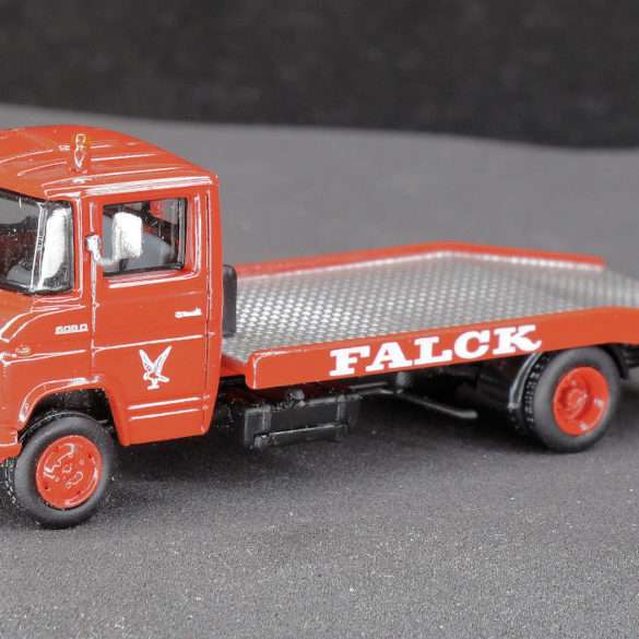 187 Brekina Mercedes Benz T2 L608D Falck