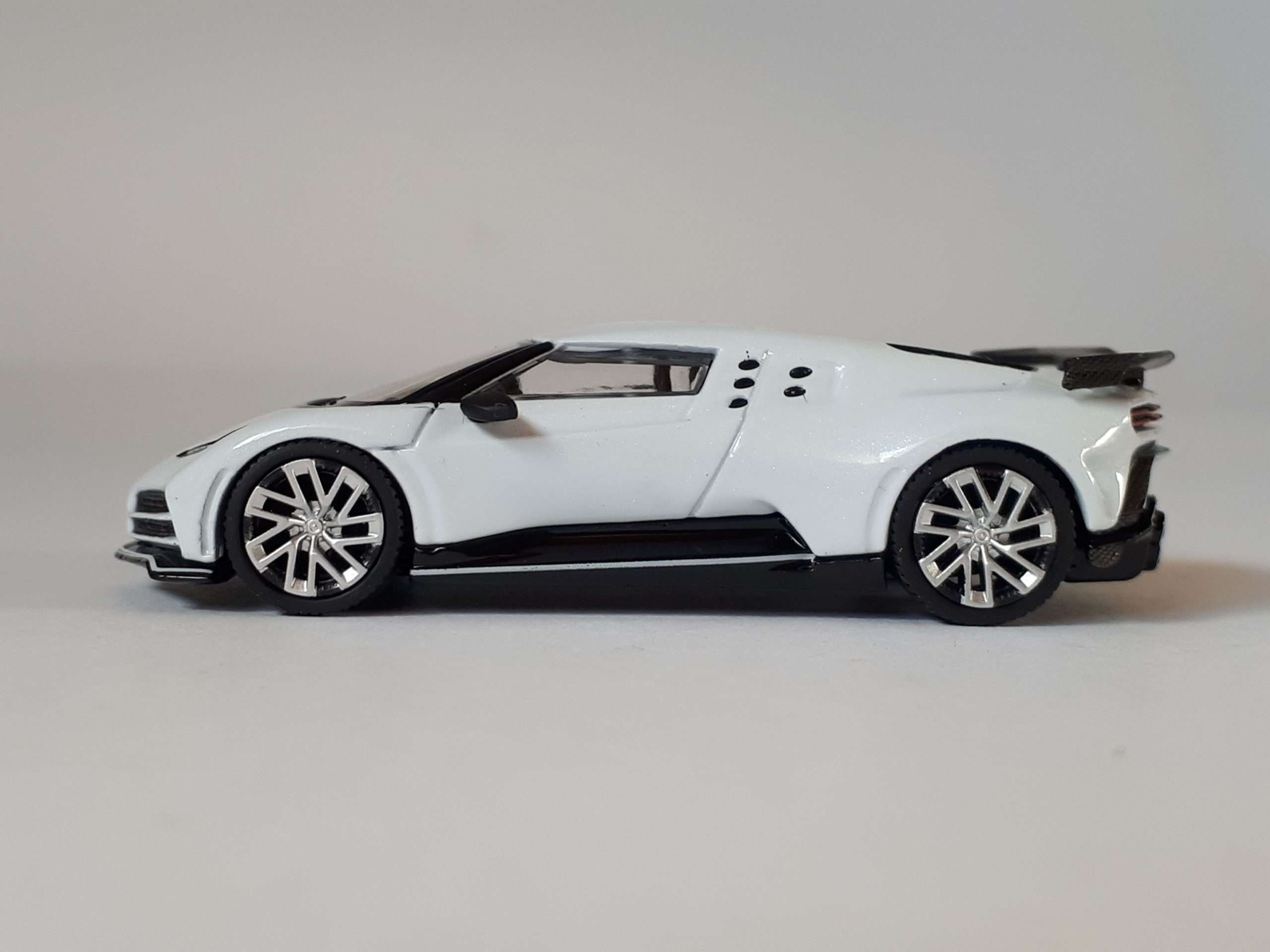 164 Mini GT Bugatti Centodieci 5
