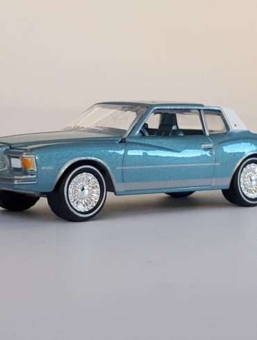 164 Johnny Lightning Chevrolet Monte Carlo 1