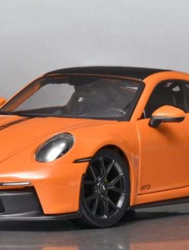 18maisto Porsche 911 GT3 2022 1