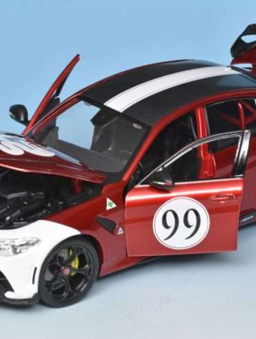 118 BBurago Alfa Romeo Guilia GTAm 2020 open