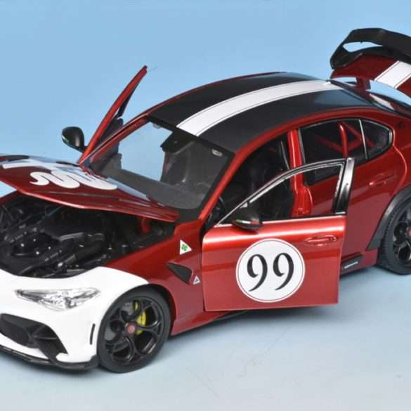 118 BBurago Alfa Romeo Guilia GTAm 2020 open