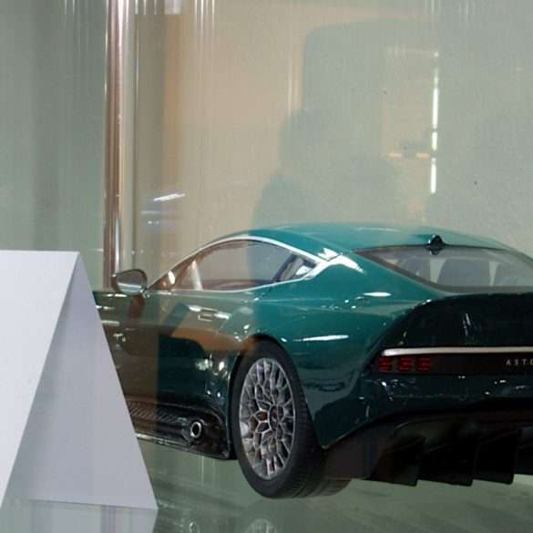 118 GT Spirit Aston Martin Victor