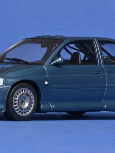 124 WhiteBox Ford Escort RS Cosworth 1993